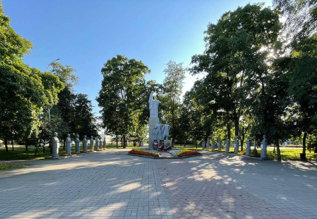 Историческая справка Памятник воинам – освободителям  (в честь Победы Советского народа  в Великой Отечественной войне  1941-1945гг.).